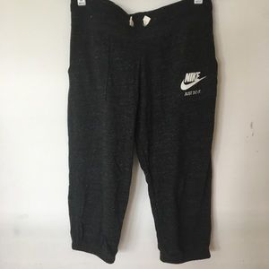 nike jogger capris